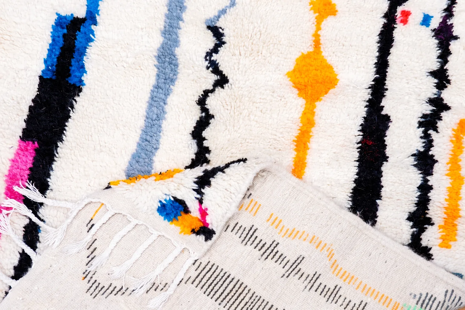 Tapis berbère Azilal — Calligraphie Urbaine vue 3