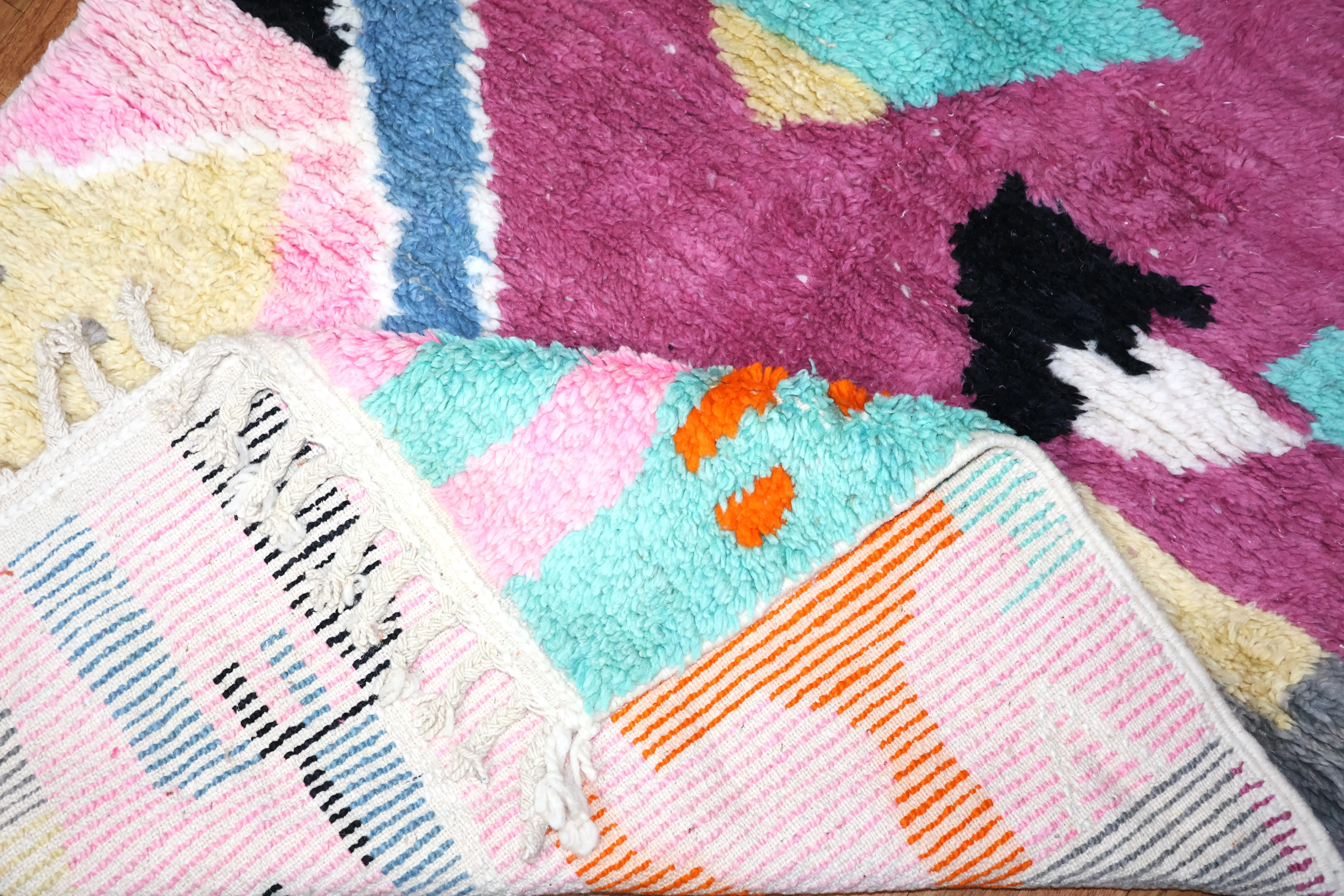 Tapis berbère Boujaad — Fresque Magenta vue 3