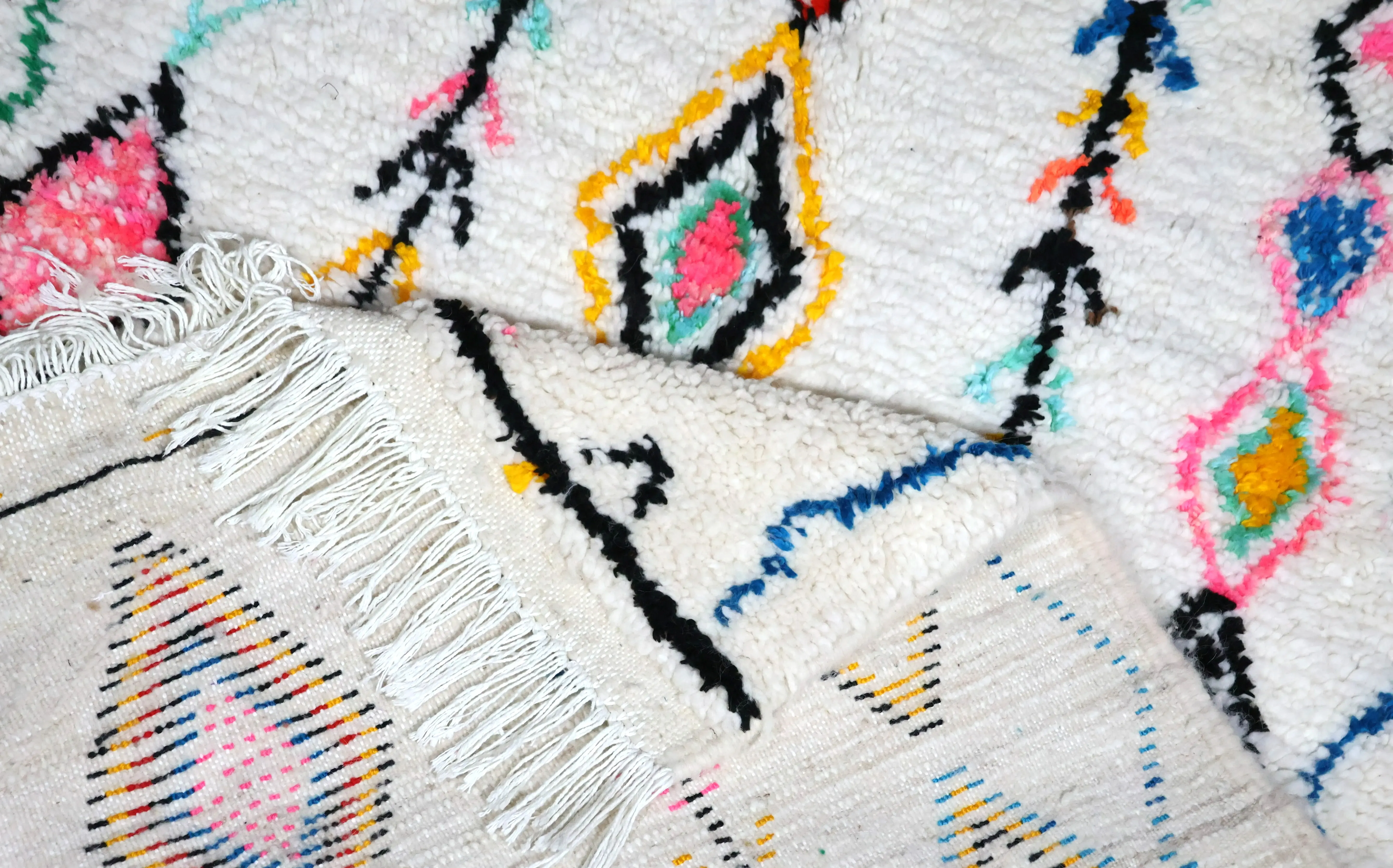 Tapis berbère Azilal — Pendentifs Roses vue 3