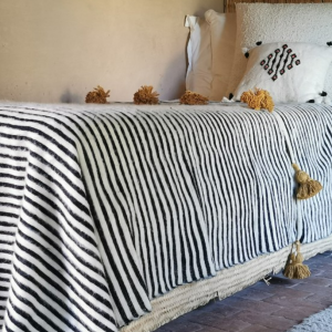 Couvre lit berbère en laine fait main (300x200 cm)